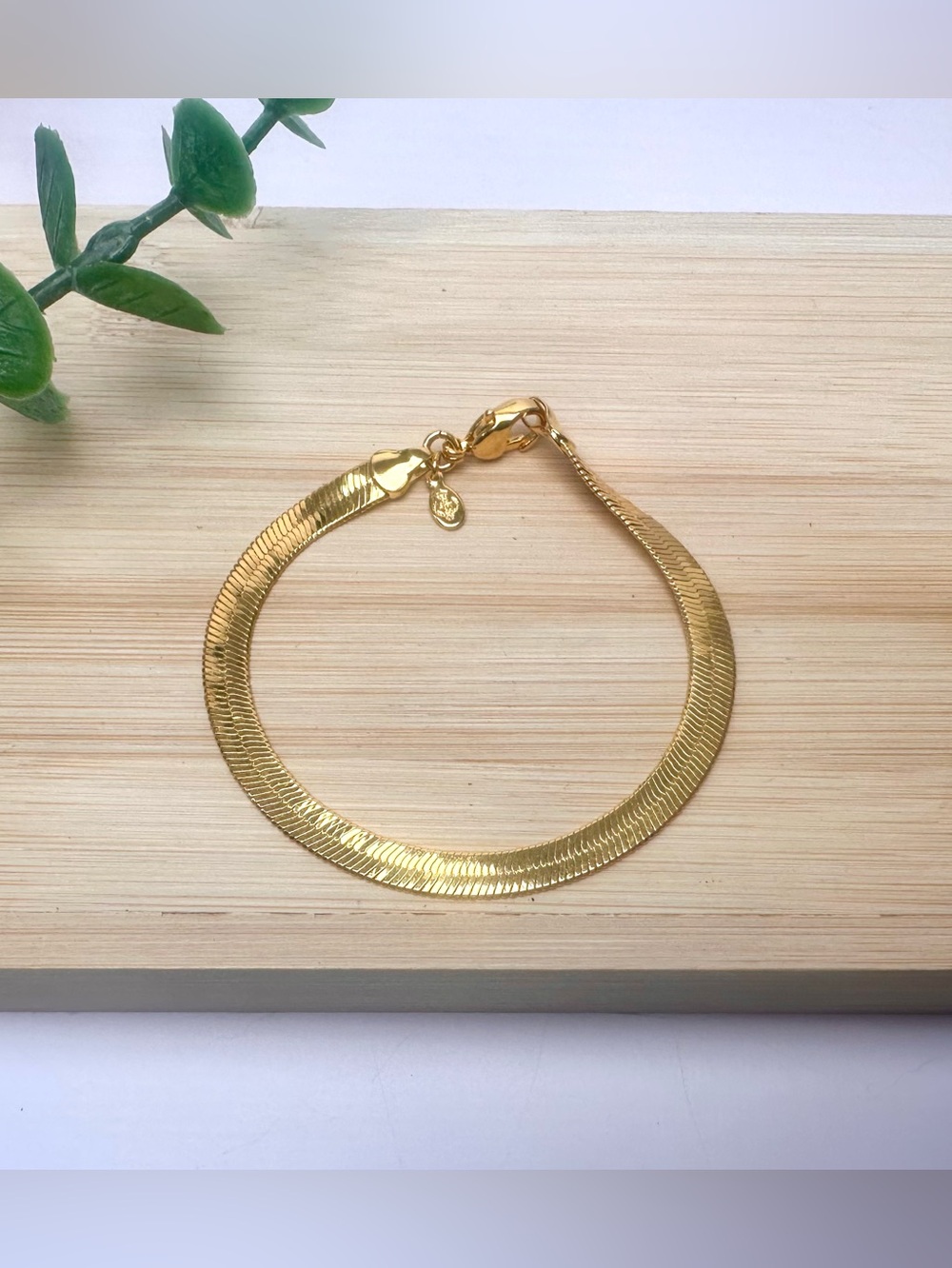 💛Premier Designs Gold Tone Herringbone Bracelet - Picture 3 of 8